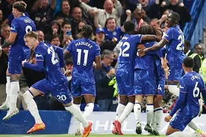 Chelsea thắng 1-0 trước Man.United nhờ bàn thắng duy nhất quý giá của hậu vệ Marc Cucurella.
