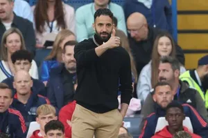 HLV Ruben Amorim khá thư giãn bất chấp Man.United thua 0-1 tại Chelsea vào thứ Sáu.