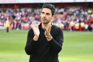 HLV Mikel Arteta đã thách thức ban lãnh đạo Arsenal “cần làm những gì họ phải làm”.