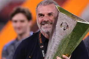Ange Postecoglou khẳng định không biết về bất kỳ cuộc họp nào về tương lai của mình tại CLB.