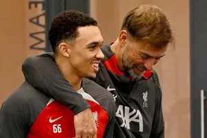 Thầy trò Jurgen Kopp và Trent Alexander-Arnold khi còn làm việc cùng ở Liverpool.