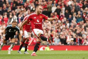 Quả phạt đền thành bàn của Christian Eriksen ở phút 87