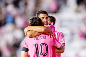 Luis Suarez và Lionel Messi mỗi người ghi 2 bàn thắng giúp Inter Miami thắng 4-2 trước Montreal.