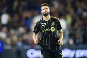 Olivier Giroud bất ngờ đứng trước cơ hội thi đấu tại FIFA Club World Cup.