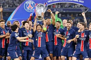 PSG đánh bại Inter Milan 5-0 để lần đầu tiên vô địch Champions League.