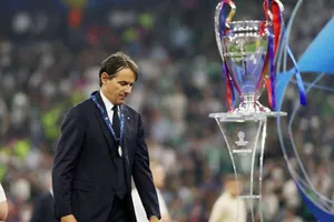 HLV Simone Inzaghi và cầu thủ Inter Milan một lần nữa cúi đầu bước qua chiếc cúp số 1 châu Âu.