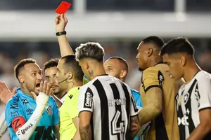 Neymar bị truất quyền thi đấu trong trận đấu có thể là trận đấu cuối cùng của anh cùng Santos.