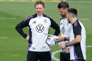 HLV trưởng Julian Nagelsmann trên sân tập đội tuyển Đức