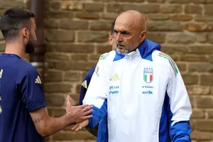 HLV Luciano Spalletti chứng kiến quá trình chuẩn bị của tuyển Italy không hề lý tưởng.