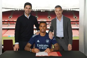 Trung vệ Gabriel Magalhaes đã ký hợp đồng mới có thời hạn 4 năm với Arsenal.