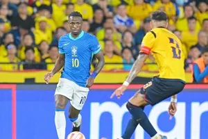 Vinicius khoác chiếc áo số 10 khi Brazil có trận hòa 0-0 thiếu sức sống trên sân Ecuador.