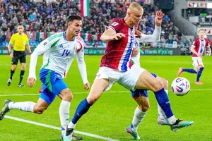 Erling Haaland ghi bàn trong trận vòng loại thứ 3 liên tiếp để giúp Na Uy hạ gục Italy 3-0.