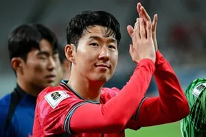 Son Heung-min ăn mừng chiến thắng Kuwait 4-0 ở vòng loại World Cup 2026