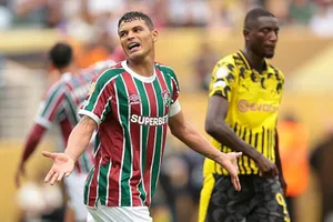 Thiago Silva cùng Fluminense chia điểm với Dortmund bằng trận hòa 0-0