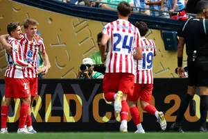 Atletico Madrid giành chiến thắng đầu tiên ở Bảng B khi đánh bại Seattle Sounders 3-1.