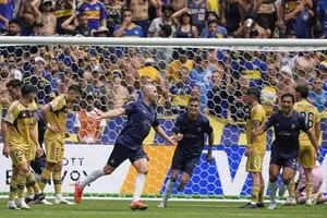 Đội bóng bán chuyên Auckland City FC gây sốc cầm hòa Boca Juniors 1-1 tại FIFA Club World Cup.