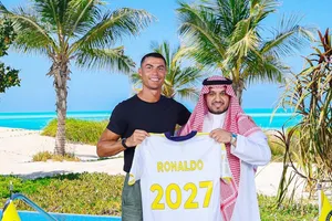 Cristiano Ronaldo gia hạn 2 năm với Al Nassr đã chấm dứt sự không chắc chắn về tương lai.