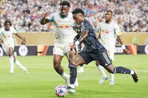 Vinicius ghi bàn và kiến tạo trong chiến thắng 3-0 trước Salzburg ở lượt đấu cuối vòng bảng.