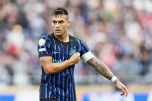 Lautaro Martinez không thể giữ được bình tĩnh khi Inter Milan thua 2-0 trước Fluminense.