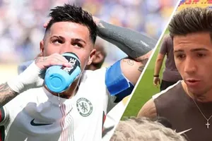 Enzo Fernandez từng phải cần đến trợ giúp y tế ở trận bán kết.