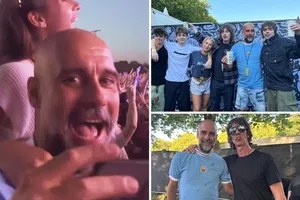 HLV Pep Guardiola tỏ ra rất thoải mái và hào hứng khi góp mặt tại buổi hòa nhạc của Oasis.