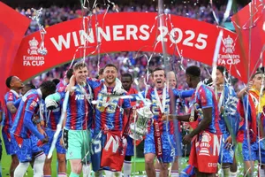 FA Cup là danh hiệu lớn đầu tiên của Crystal Palace sau 120 năm tồn tại.