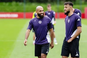 Bryan Mbeumo (trái) và Noussair Mazraoui có thể vắng mặt trong một số trận đấu đấu năm vì tham dự AFCON.