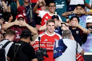 Tân binh 63 triệu bảng Viktor Gyokeres ra mắt trước khi trận đấu của Arsenal bắt đầu.