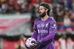 Alisson Becker chỉ thi đấu 45 phút trong chuyến du đấu 2 trận của Liverpool tại châu Á.