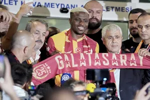 Galatasaray hoàn tất việc ký hợp đồng dài hạn với tiền đạo Victor Osimhen từ Napoli.