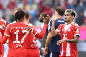 Luis Diaz ra mắt Bayern Munich trong chiến thắng 2-1 trước Lyon tại Allianz Arena.