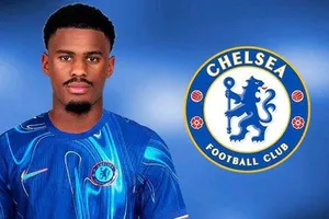 Chelsea đã chính thức ký hợp đồng với hậu vệ 19 tuổi Jorrel Hato từ Ajax Amsterdam.