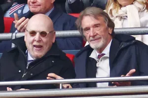 Đại diện gia đình Glazer và chủ sở hữu thiểu số Sir Jim Ratcliffe (phải).