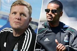 HLV Eddie Howe rõ ràng rất khó chịu vì tình trạng của chân sút chủ lực Alexander Isak.