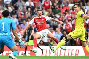 Viktor Gyokeres ra mắt kém ấn tượng và Arsenal nhận thất bại 2-3 trước Villarreal.