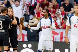 Harry Kane mở tỷ số trong chiến thắng 4-0 của Bayern Munich trước Tottenham Hotspur.