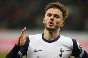 Tiền vệ James Maddison của Tottenham dự kiến sẽ phải nghỉ thi đấu phần lớn mùa giải Ngoại hạng Anh