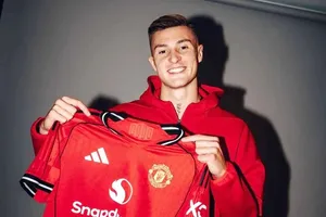 Tân binh Benjamin Sesko đã ‘sẵn sàng’ cho trận ra mắt với Arsenal