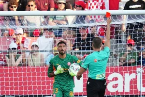 Paulo Gazzaniga mắc 2 sai lầm tệ hại khiến Girona thua 1-3 ngay trên sân nhà trước Rayo Vallecano.
