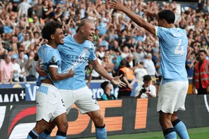 Erling Haaland tỏa sáng với cú đúp khi Man.City mở màn bằng chiến thắng 4-0 tại Wolves.