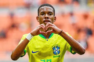 Nhiều ngôi sao tấn công vắng mặt là cơ hội Estevao thể hiện với HLV Carlo Ancelotti.