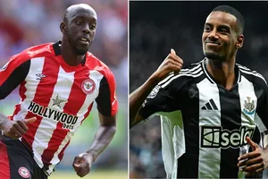 Yoane Wissa (Brentford) và Alexander Isak (Newcastle)