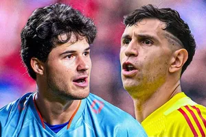 Manchester United chọn Senne Lammens (trái) thay vì Emiliano Martinez