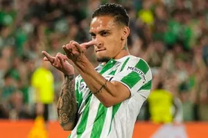Antony ký hợp đồng chính thức với Real Betis sau nửa cuối mùa giải trước chơi dưới dạng cho mượn.
