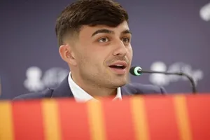 Pedri Gonzalez của Barcelona đã hạ thấp lời cảnh báo gần đây của HLV Hansi Flick