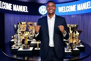 Akanji rời Man City vì áp lực cạnh tranh ở Etihad