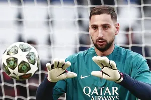 Gianluigi Donnarumma hoàn thành chuyển đến Man.City từ Paris Saint-Germain vào thứ Ba.