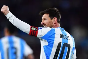 Lionel Messi xúc động khi chơi trận đấu chính thức cuối cùng trên sân nhà cùng tuyển Argentina.