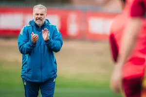 HLV Ange Postecoglou tin rằng “thời kỳ huy hoàng” đang chờ đón Nottingham Forest.