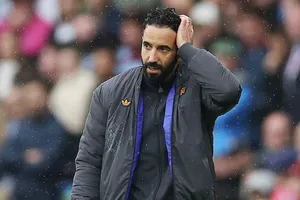 Ruben Amorim tuyên bố không thay đổi hệ thống 3-4-3 và thách thức Man.United có thể thay đổi HLV nếu muốn.
